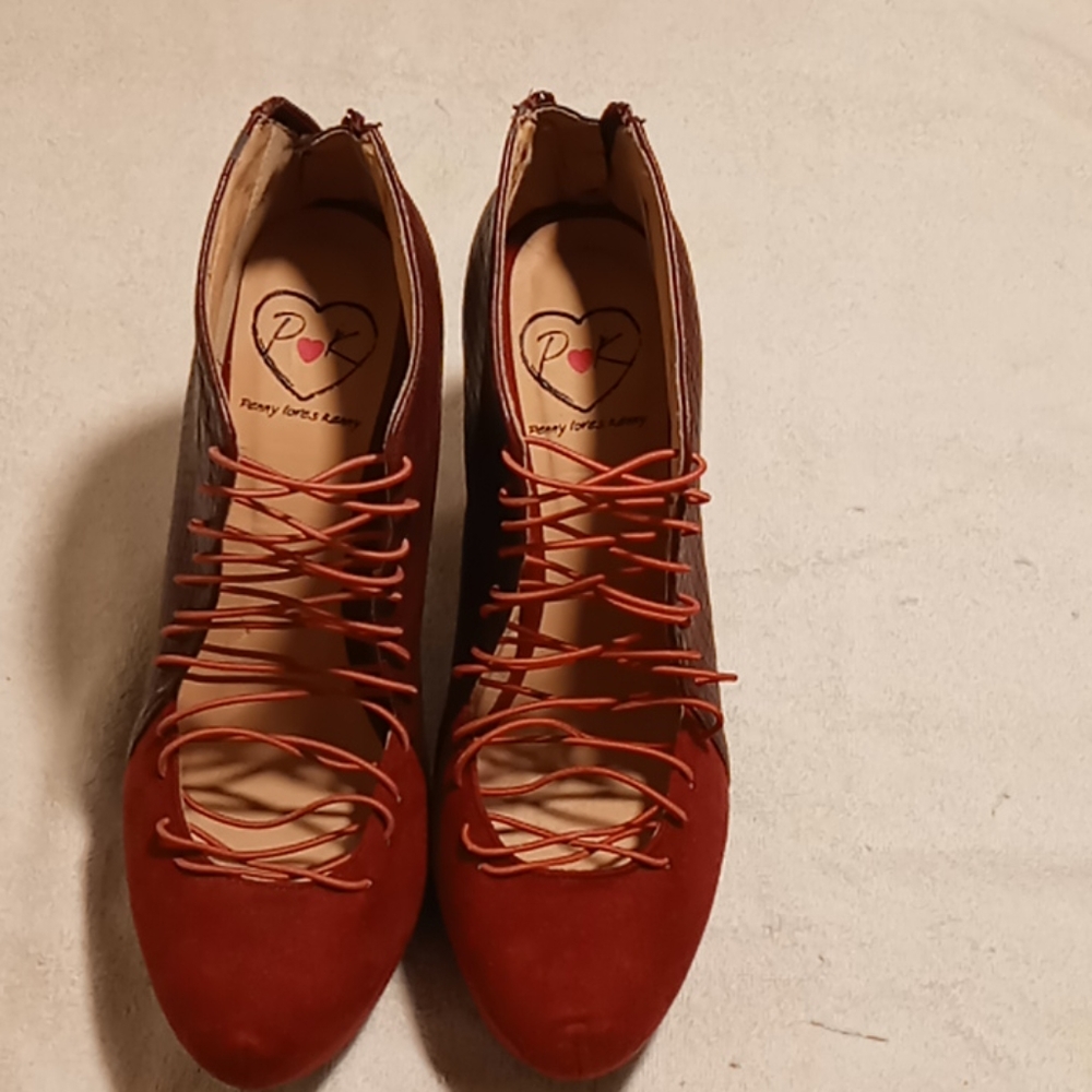 Penny loves kenny shoe size 9. - Picture 2 of 6